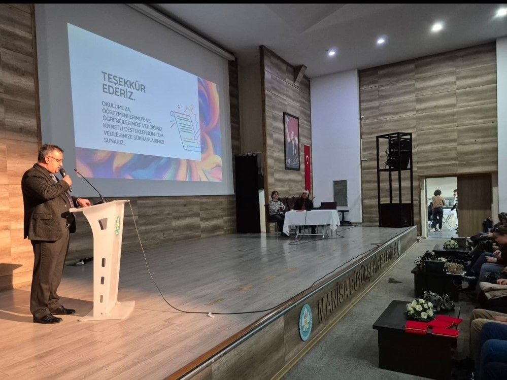 Alaşehir'de velilere dijital bağımlılık uyarısı