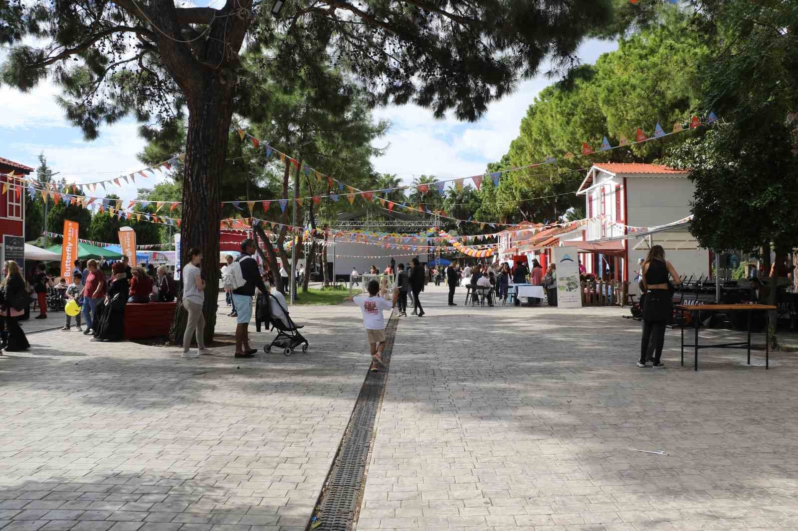 Antalya Çocuk Festivali'nde aileler ve çocuklar doyasıya eğlendi