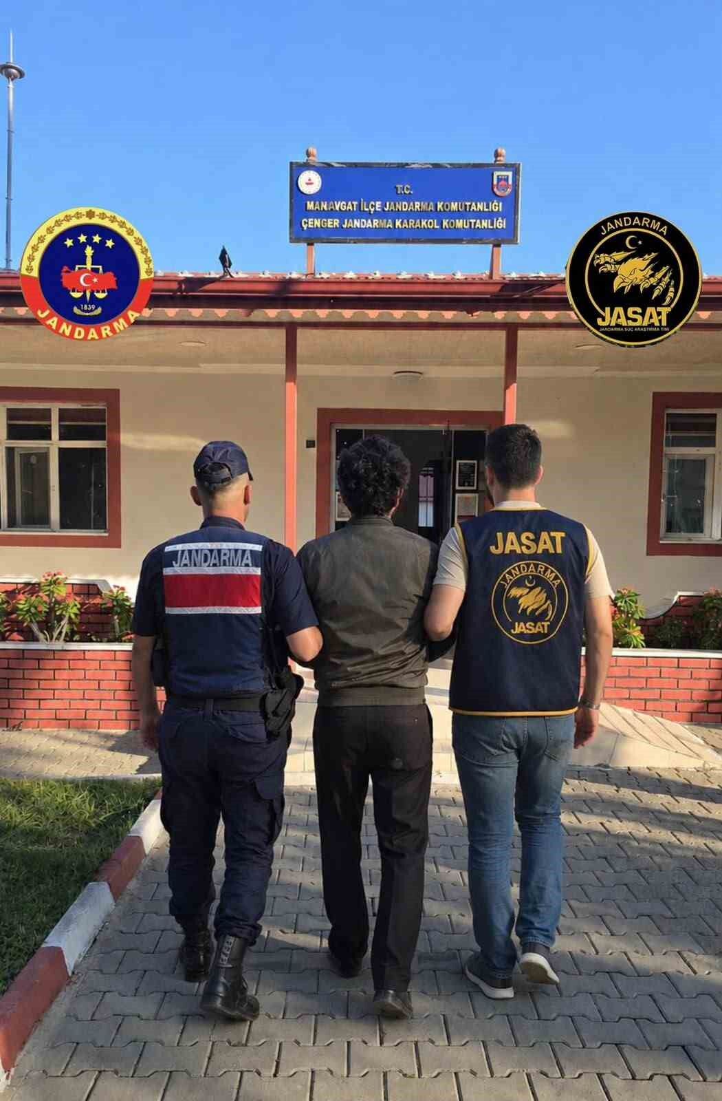 Antalya'da 20 yıl hapis cezası bulunan firari yakalandı