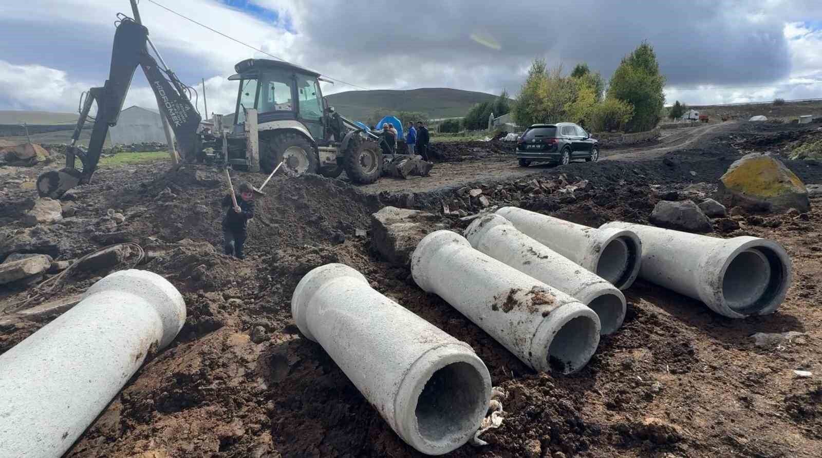 Ardahan'da güvenli ulaşım için köy yollarında genişletme çalışması