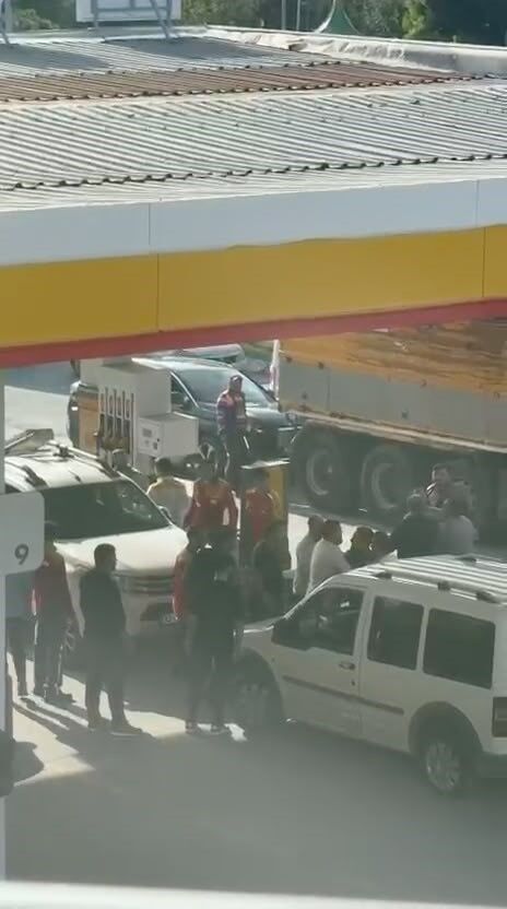 Arnavutköy'de akaryakıt istasyonunda meydan dayağı: Çalışanlar müşterilerle birbirine girdi