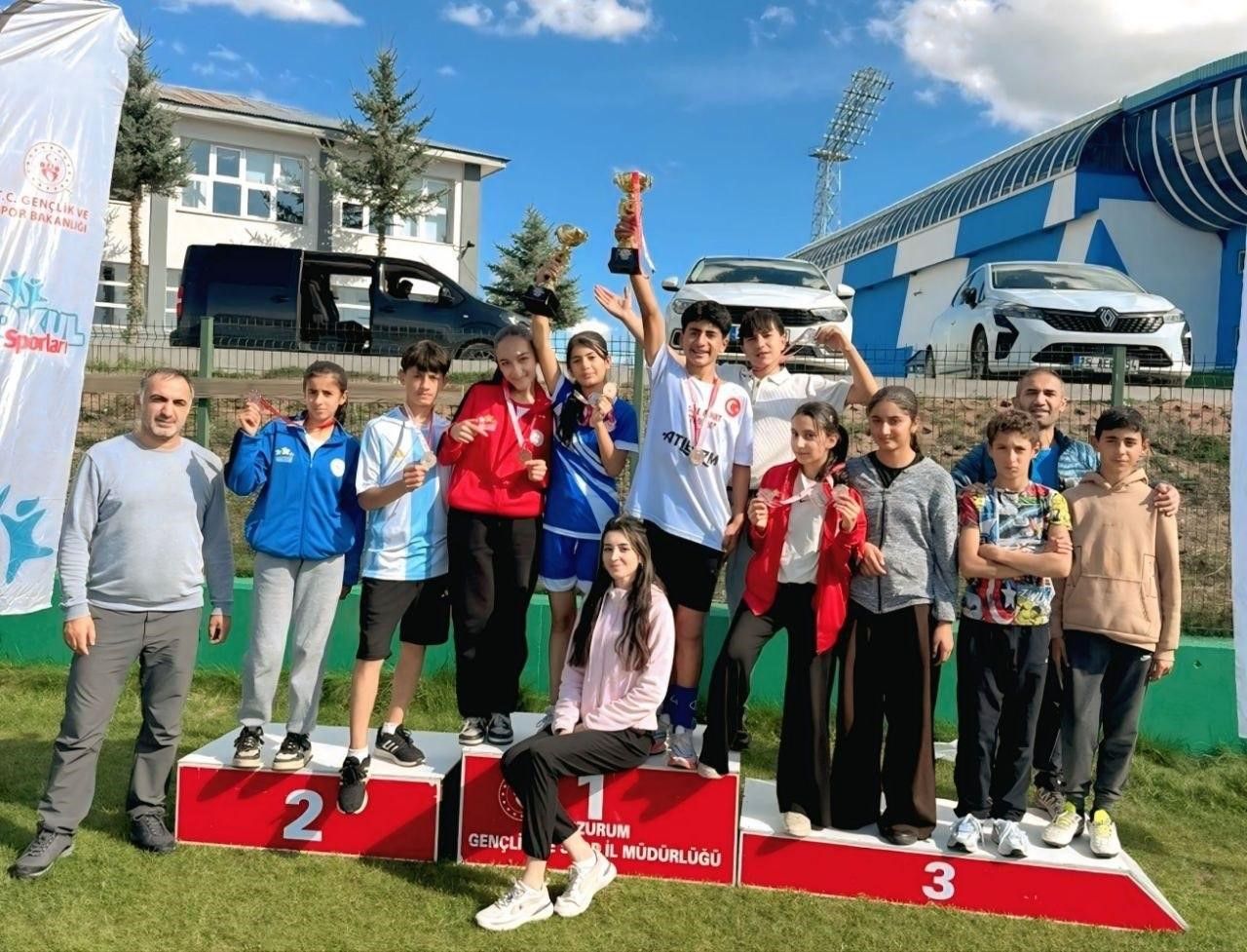 Aşkale YİBO'dan atletizmde kupa ve madalya başarısı