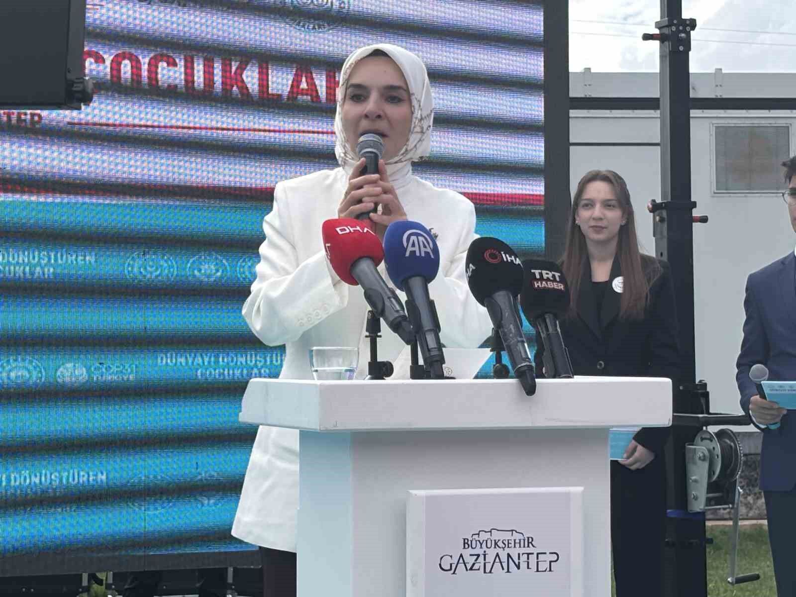 Bakan Göktaş: 'Yarının Türkiye'sini siz çocuklarla beraber inşa edeceğiz'