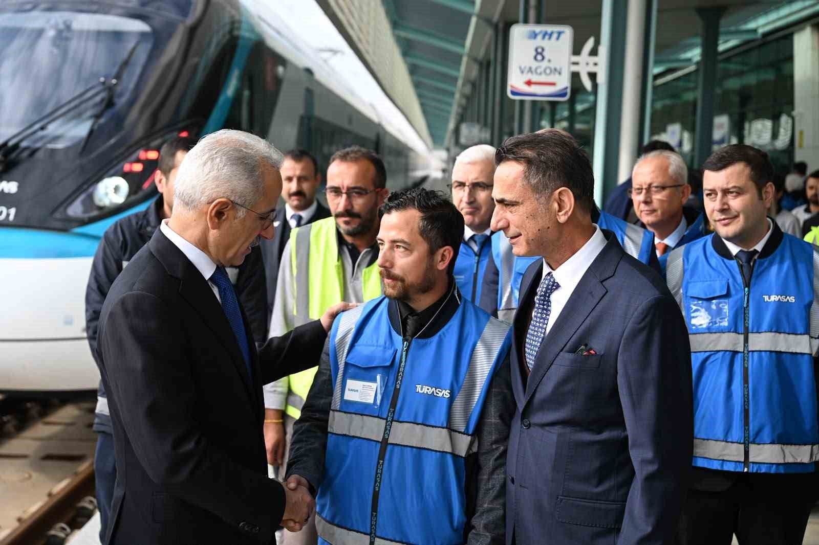 Bakan Uraloğlu: 'Saatte 225 kilometre hızla hizmet verecek olan trenimizle saatte 250 kilometre hızı Ankara-Kırıkkale arasında denedik'