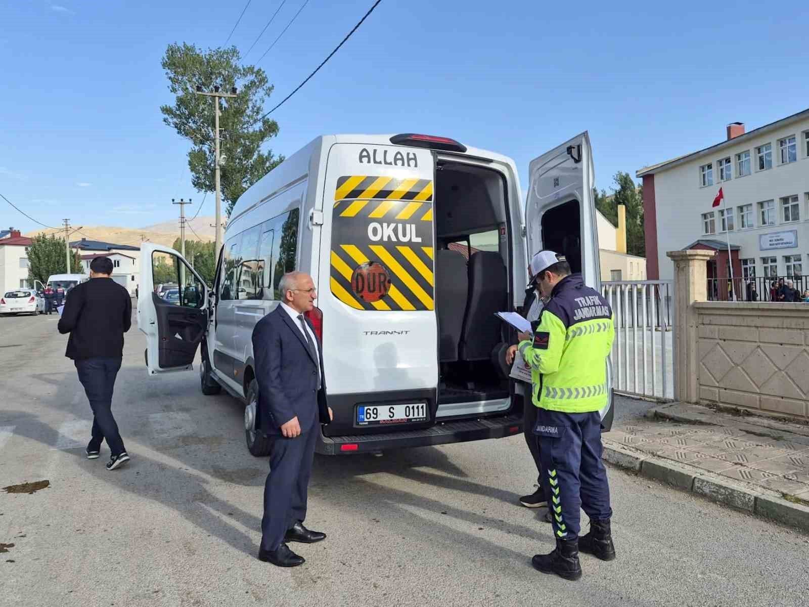 Bayburt'ta öğrenci servisleri denetlendi