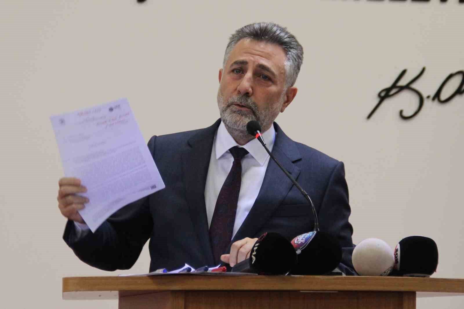 Bayraklı Belediyesi operasyonunda karar: Eski Başkan Sandal ve oğlu dahil 15 kişi tutuklandı