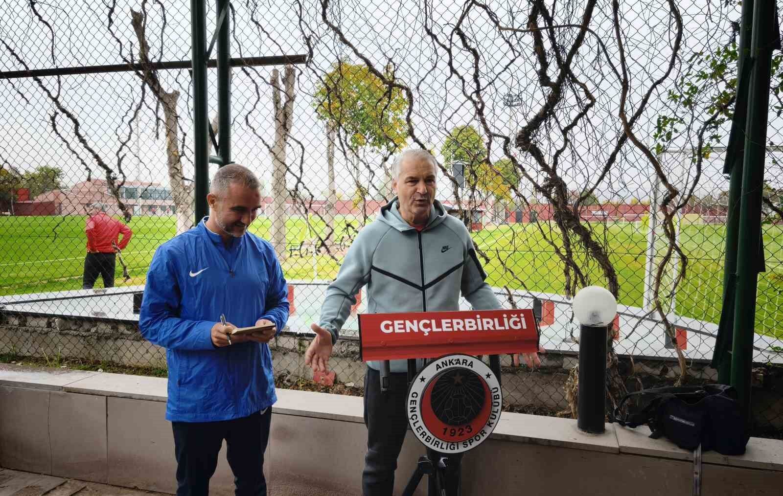 Bernd Storck: 'Galatasaray'a karşı iyi bir maç çıkaracağımızı düşünüyorum'