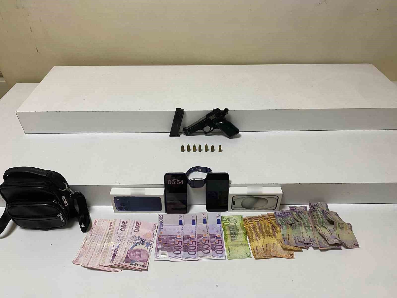 Beyoğlu'nda camide para dolu çantayı çalan şüpheli tutuklandı