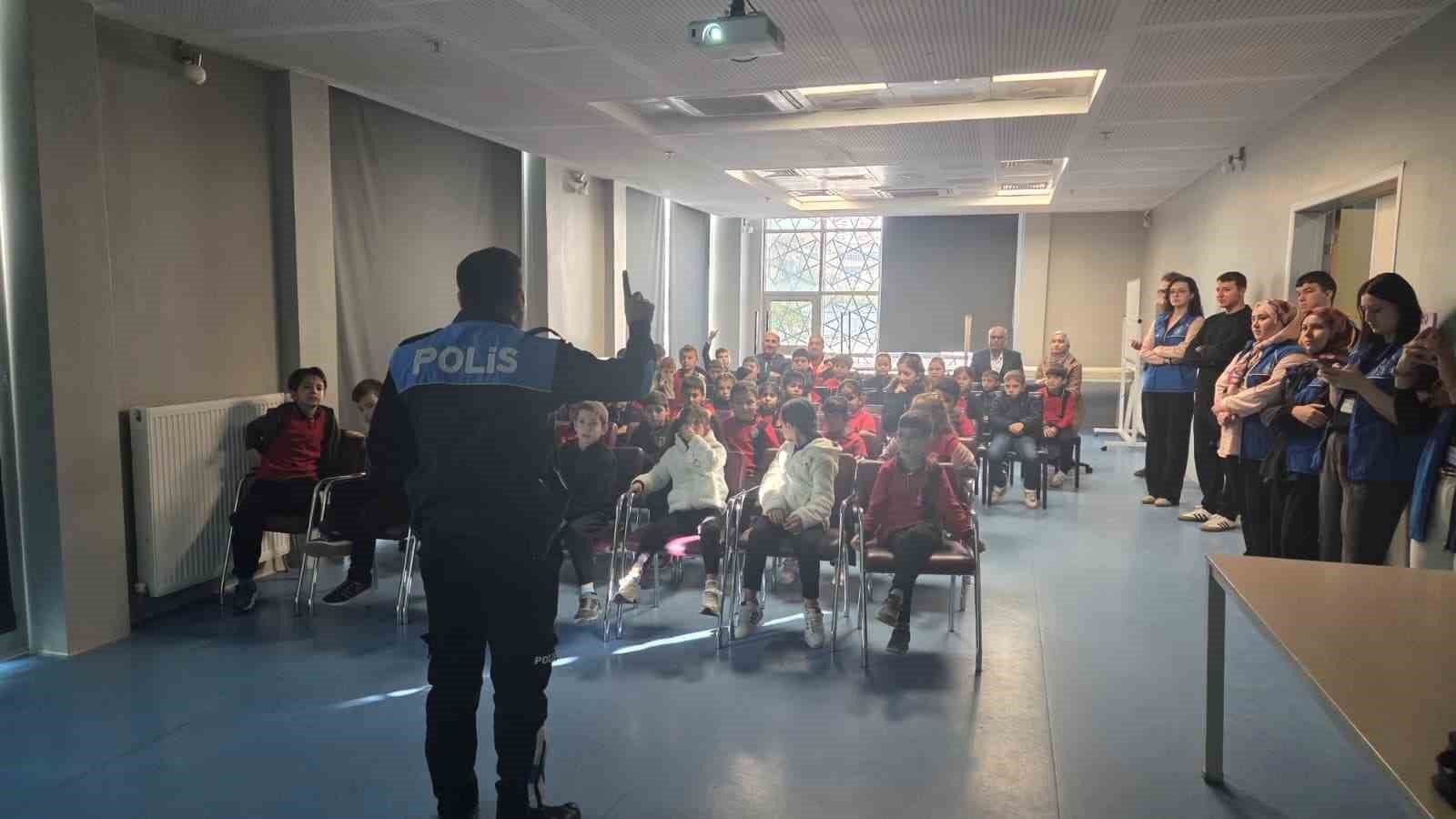 Bilecik'te 48 öğrenciye güvenlik ve akran zorbalığı eğitimi