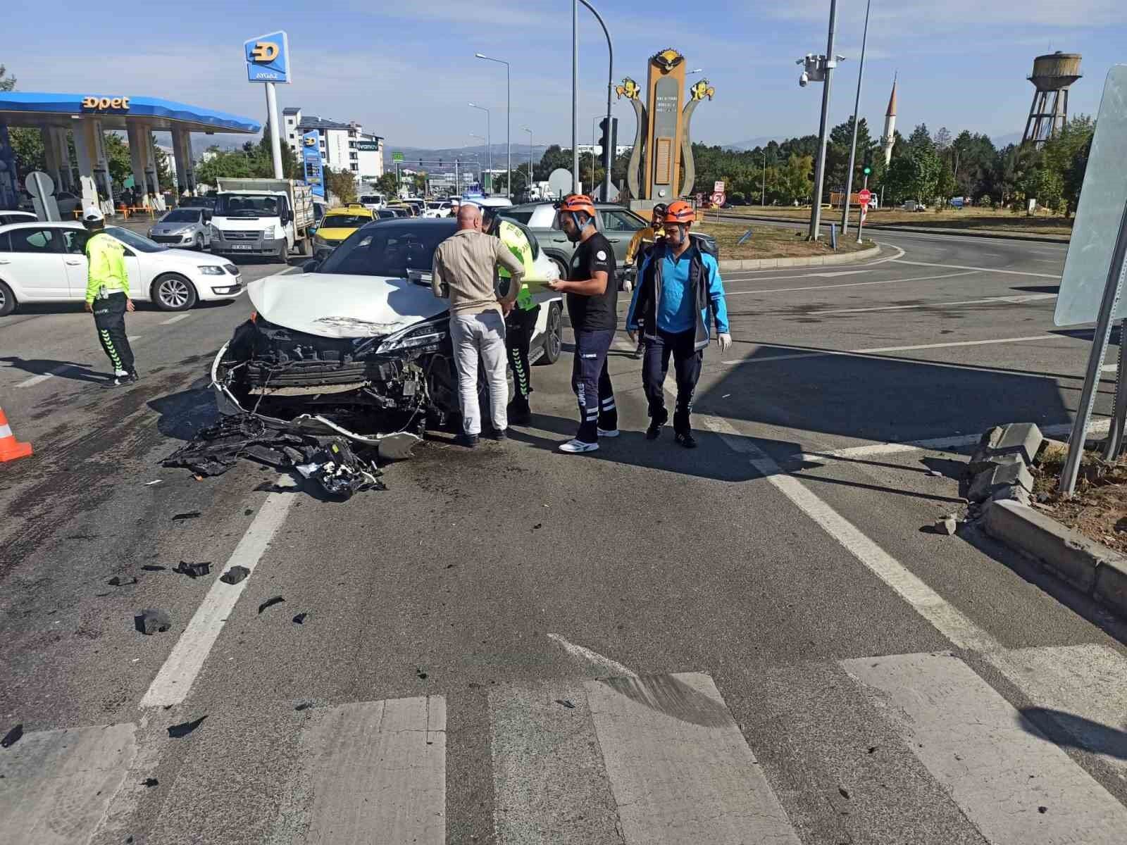 Bingöl'de trafik kazası: 5 yaralı