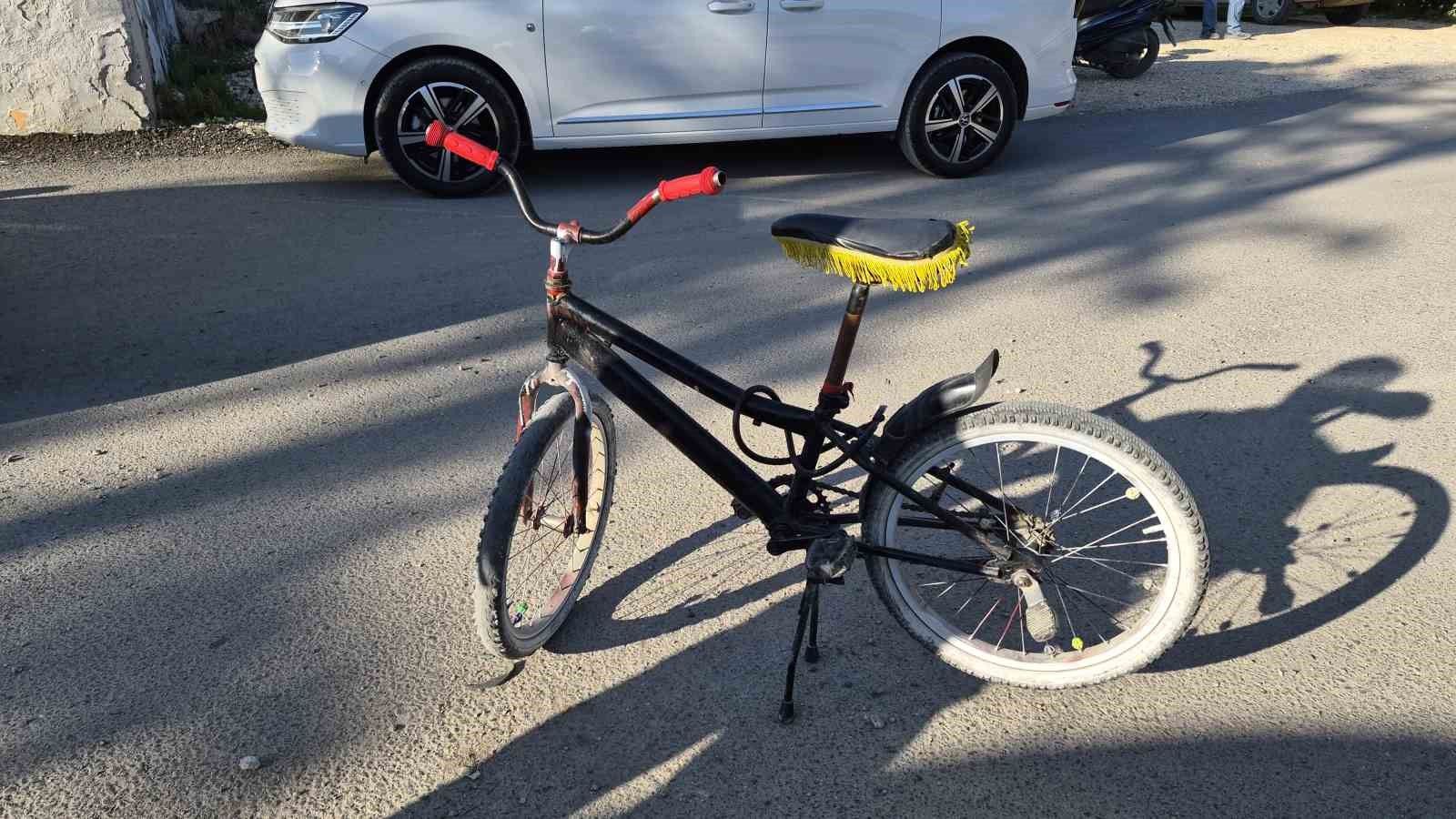 Bisiklet otomobile çarptı: 1 yaralı