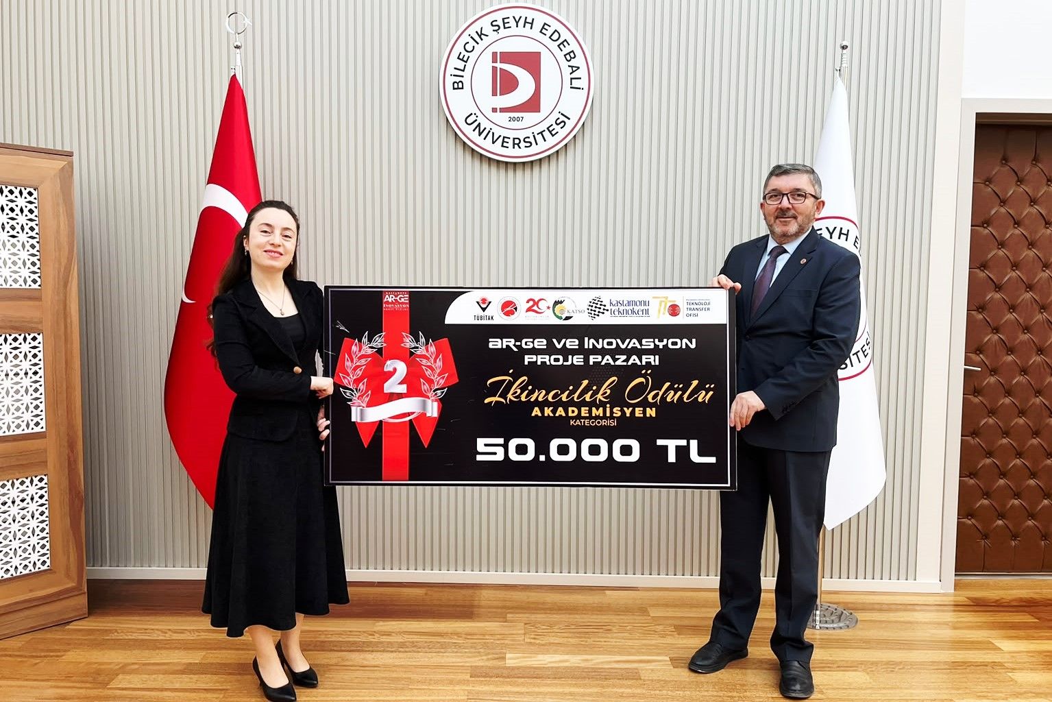 BŞEÜ'lü akademisyene 50 bin TL'lik ikincilik ödülü