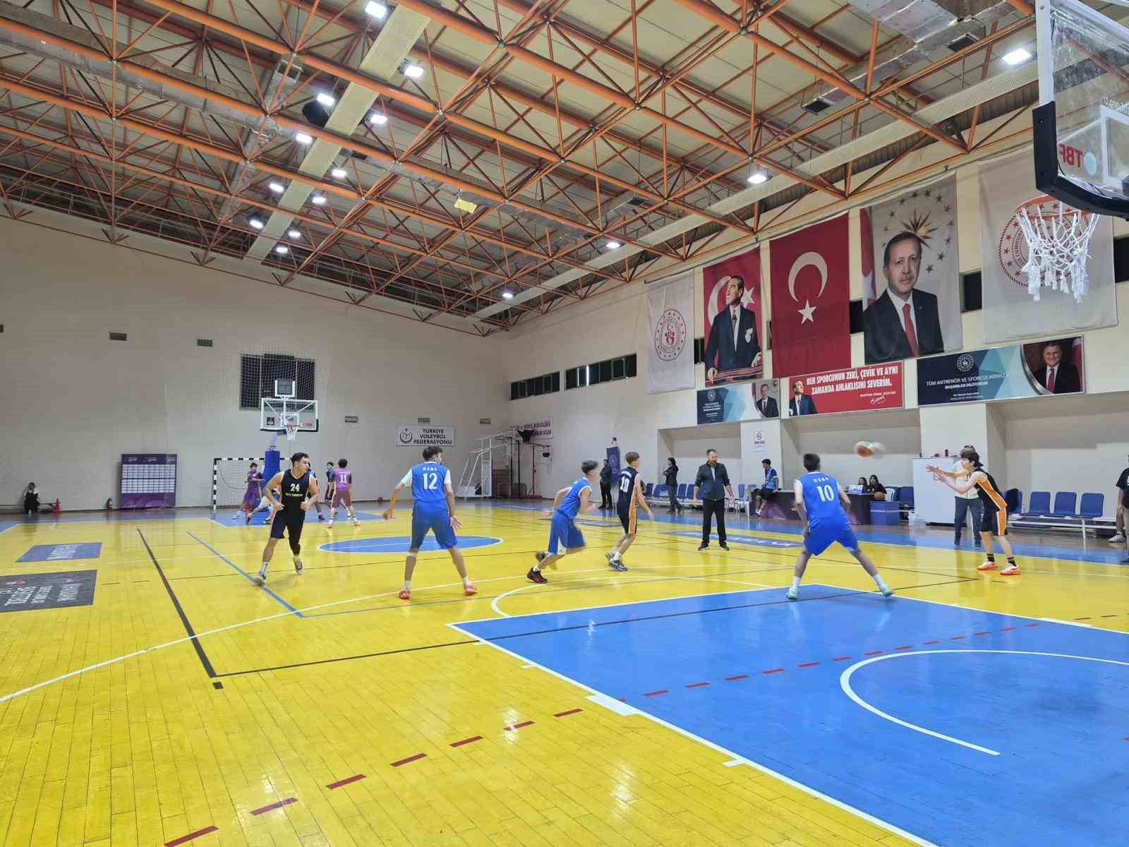 Burhaniye'de basketbol coşkusu yaşandı