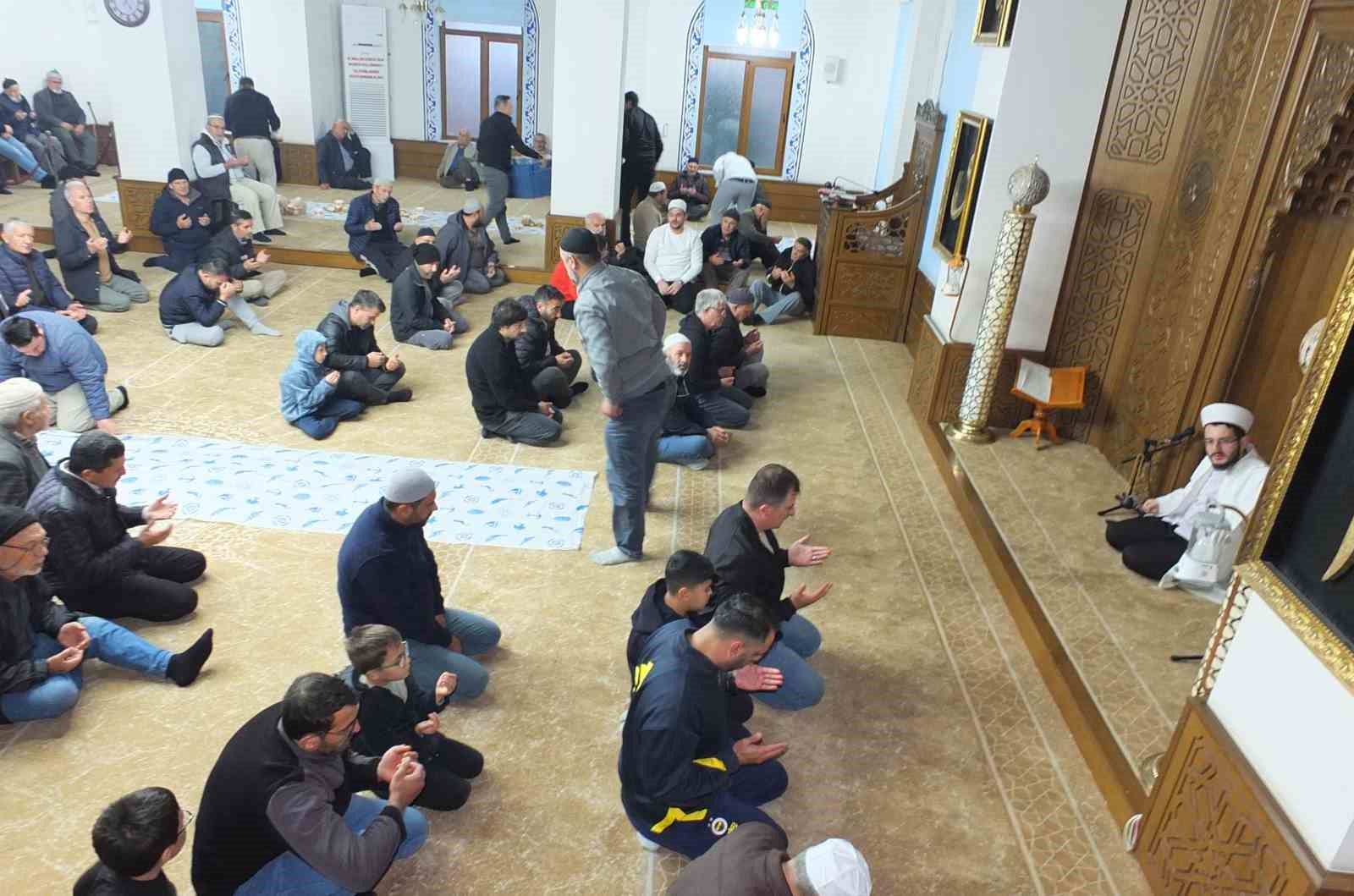 Burhaniye'de sabah namazı buluşmaları ilgi görüyor