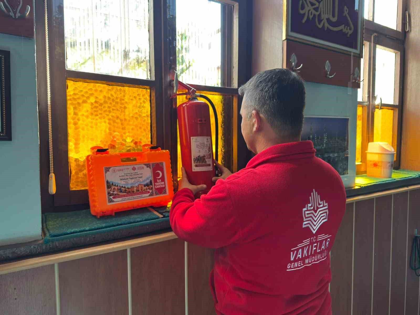 Camiler ve Kur'an kursları için güvenlik malzemesi desteği