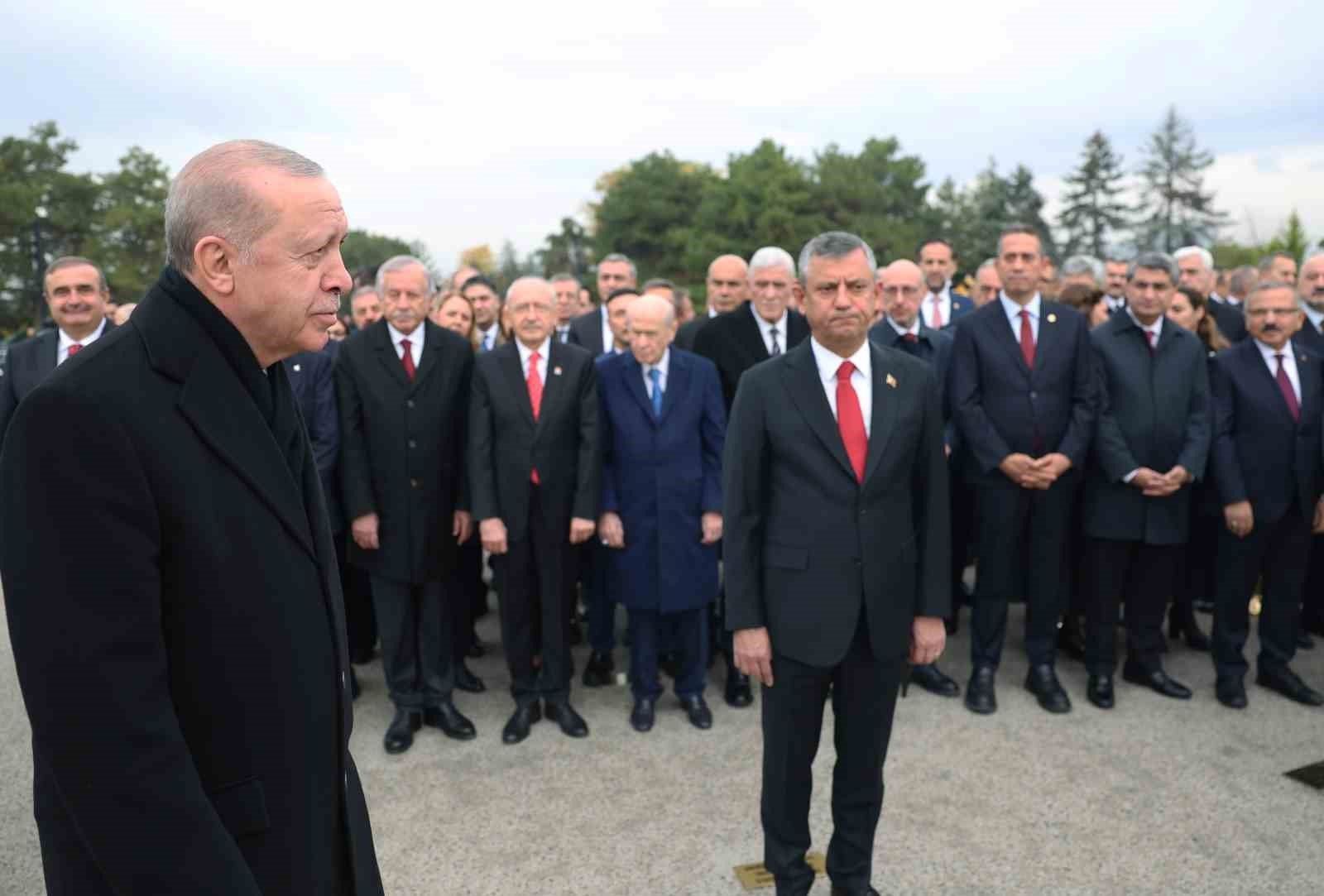 Cumhurbaşkanı Erdoğan başkanlığındaki devlet erkanı Anıtkabir'i ziyaret etti