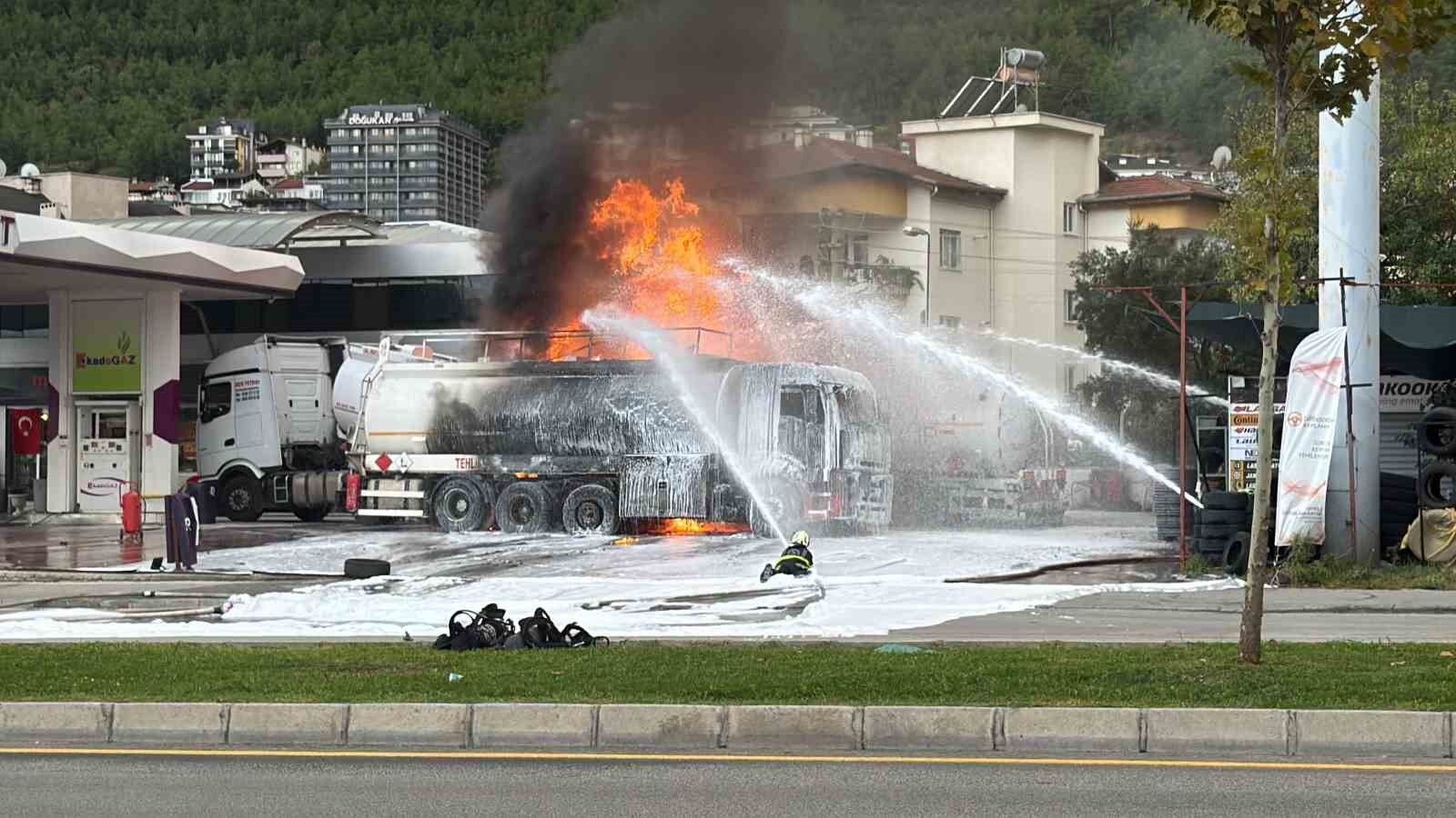 Denizli'de akaryakıt istasyonunda patlama; 1 ağır yaralı