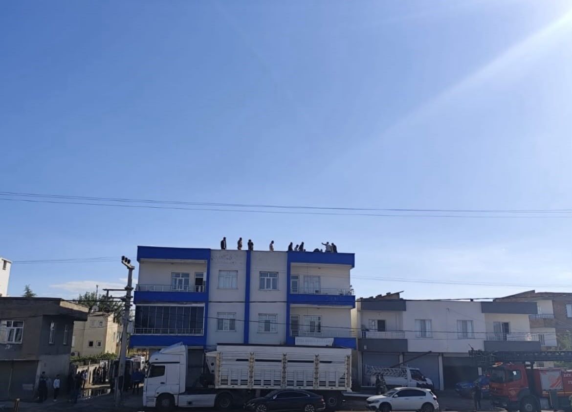 Diyarbakır'da kahreden olay: Usta hayatını kaybetti, 2 çırağı ağır yaralandı