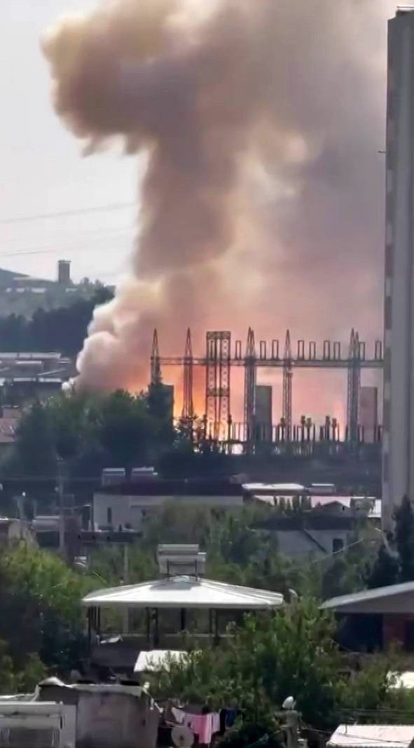 Diyarbakır'da trafo bomba gibi patladı