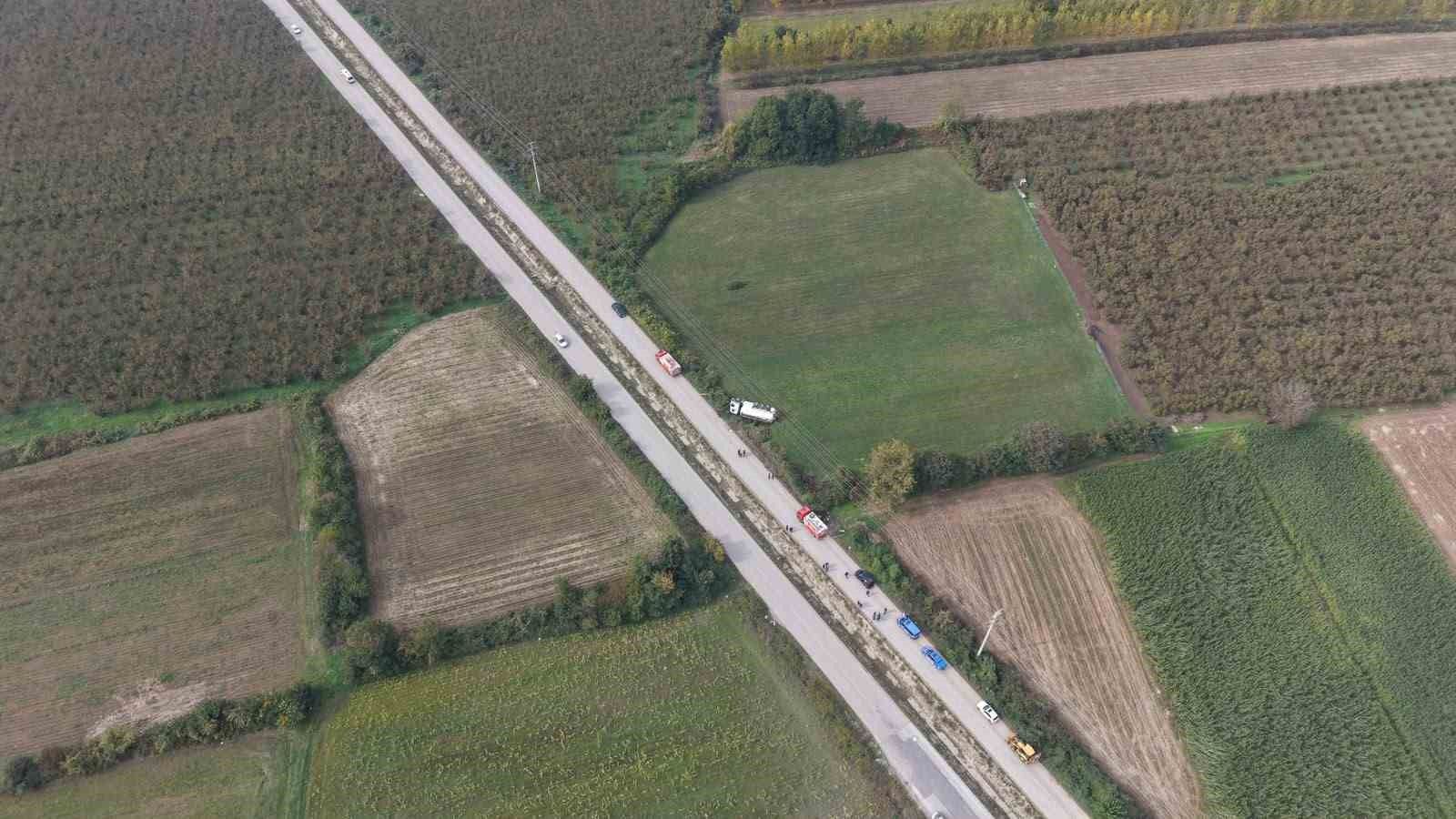 Düzce'de akaryakıt yüklü tanker devrildi