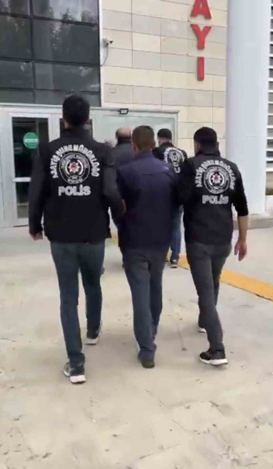 Elazığ'da kendilerini polis olarak tanıttılar: 1.5 milyon liralık dolandırıcılığa 3 tutuklama