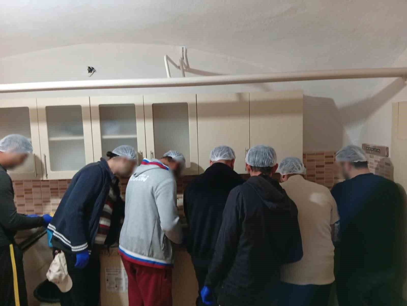Erdek'te denetimli serbestlik yükümlülerine sofralık zeytin eğitimi
