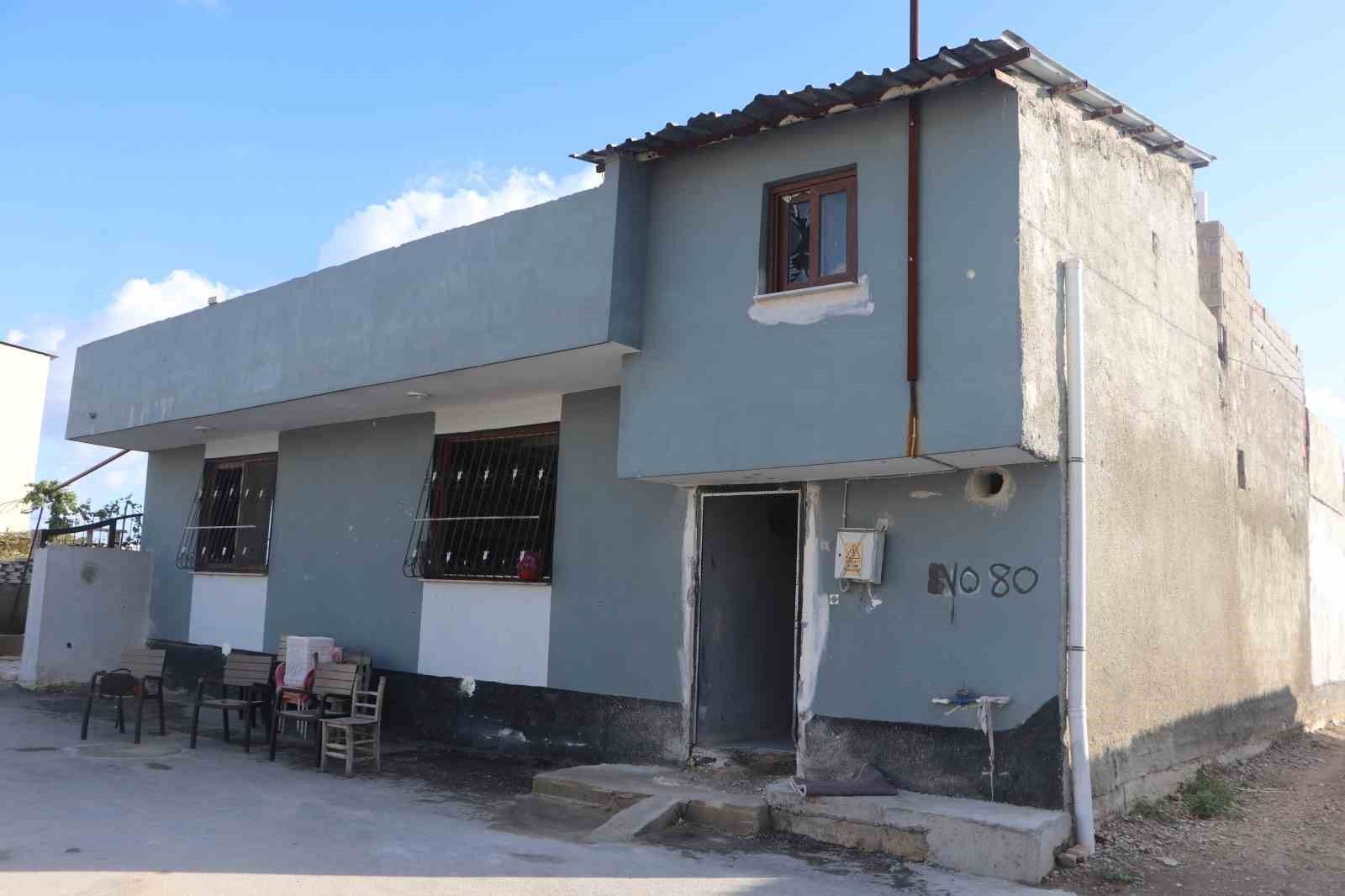 Evine el yapımı patlayıcı atılan kadın, oğlunun öldürülmesinden korkuyor