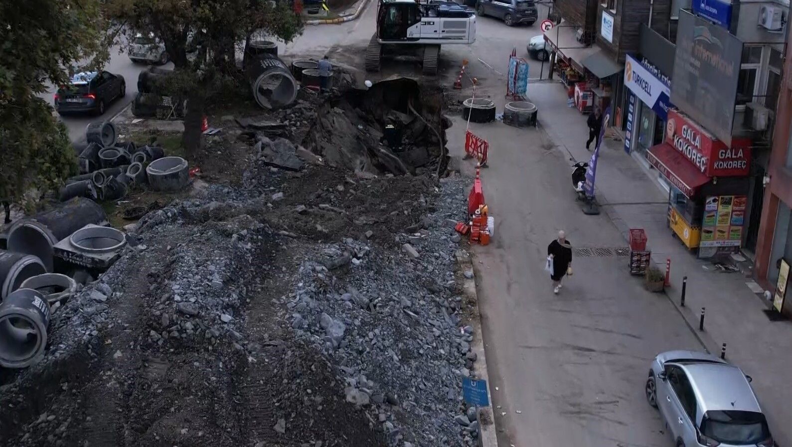 Eyüpsultan Bulvarı'nda altyapı çalışmaları sırasında kısmi göçük