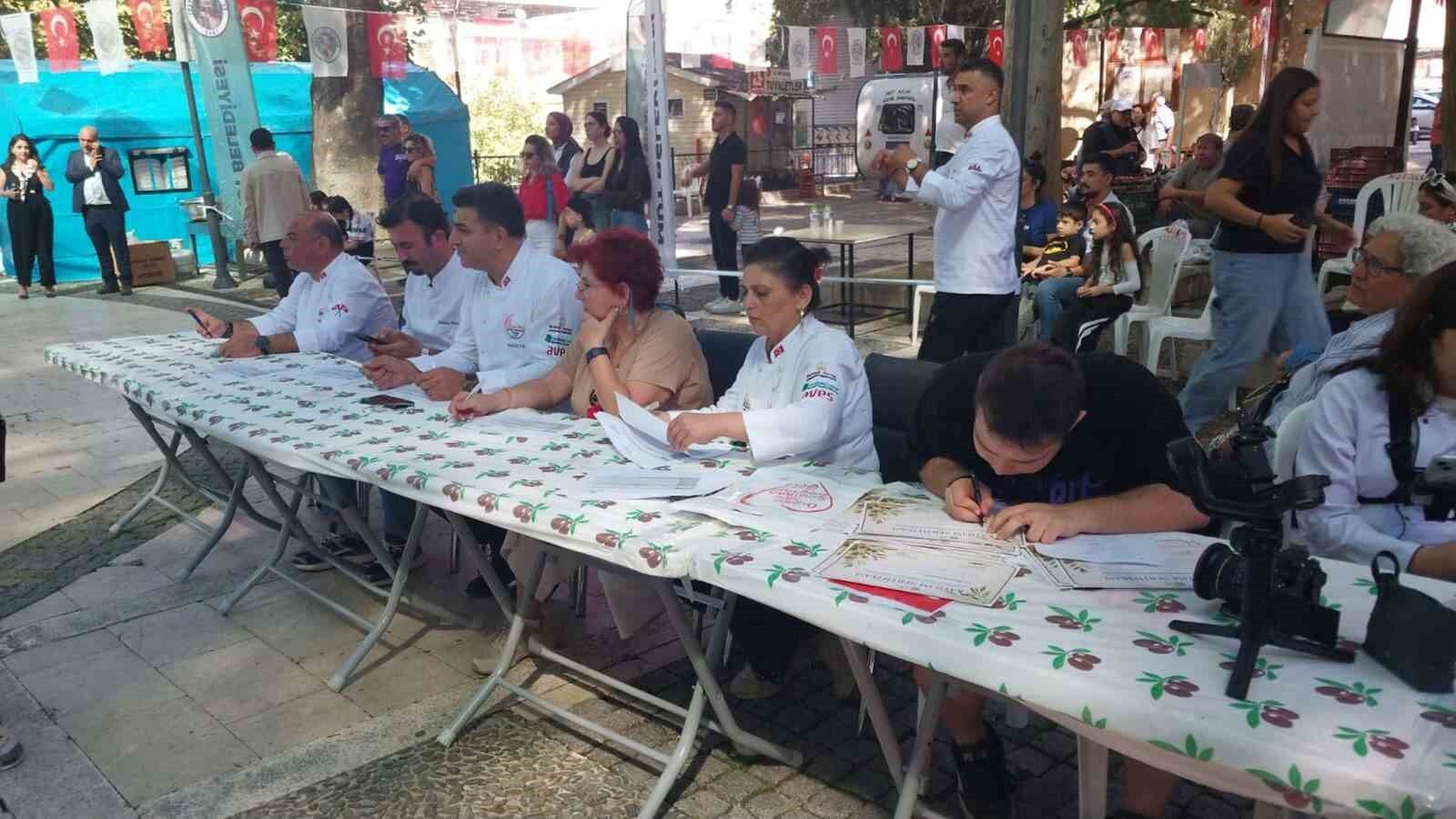Festivalde en iyi zeytinyağlı yemek için yarıştılar