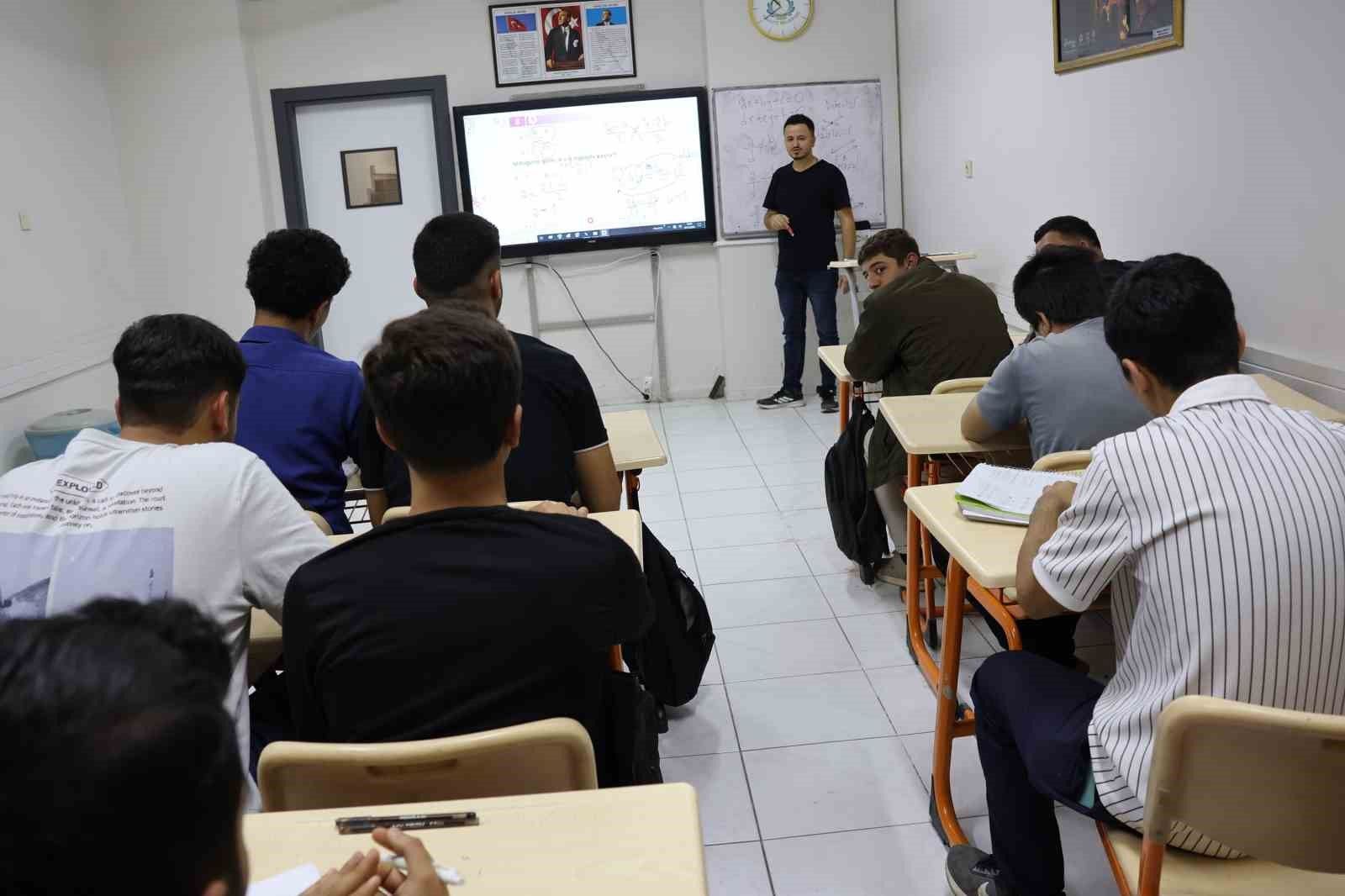 Haliliye'de gençlerin başarı yolculuğuna eğitim desteği