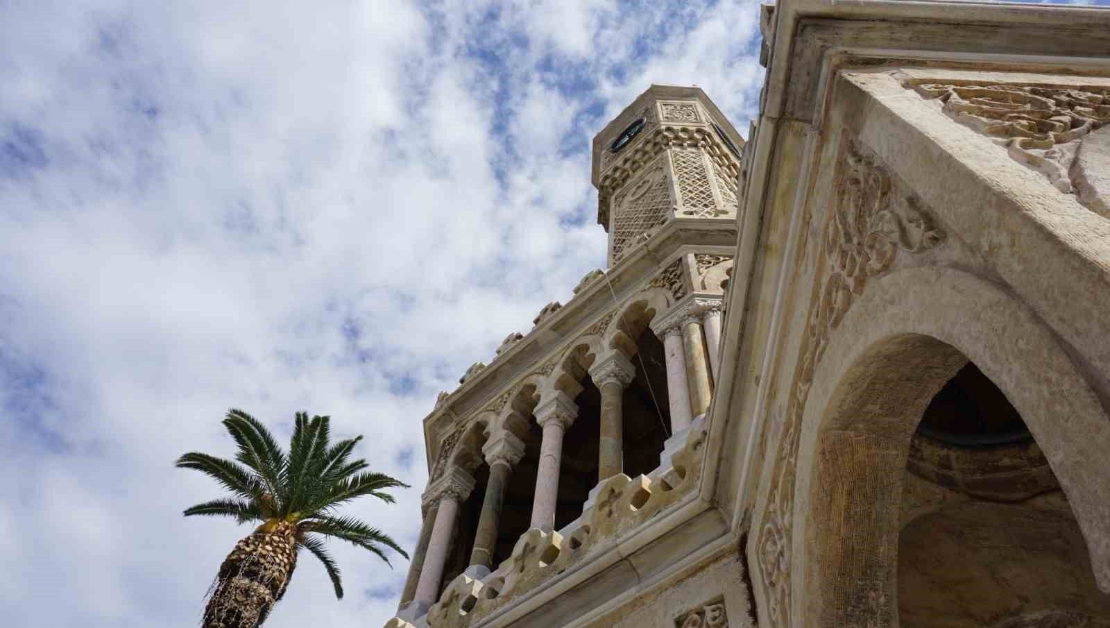 İzmir'in simgesi tarihi Saat Kulesi 125 yıldır zamana meydan okuyor