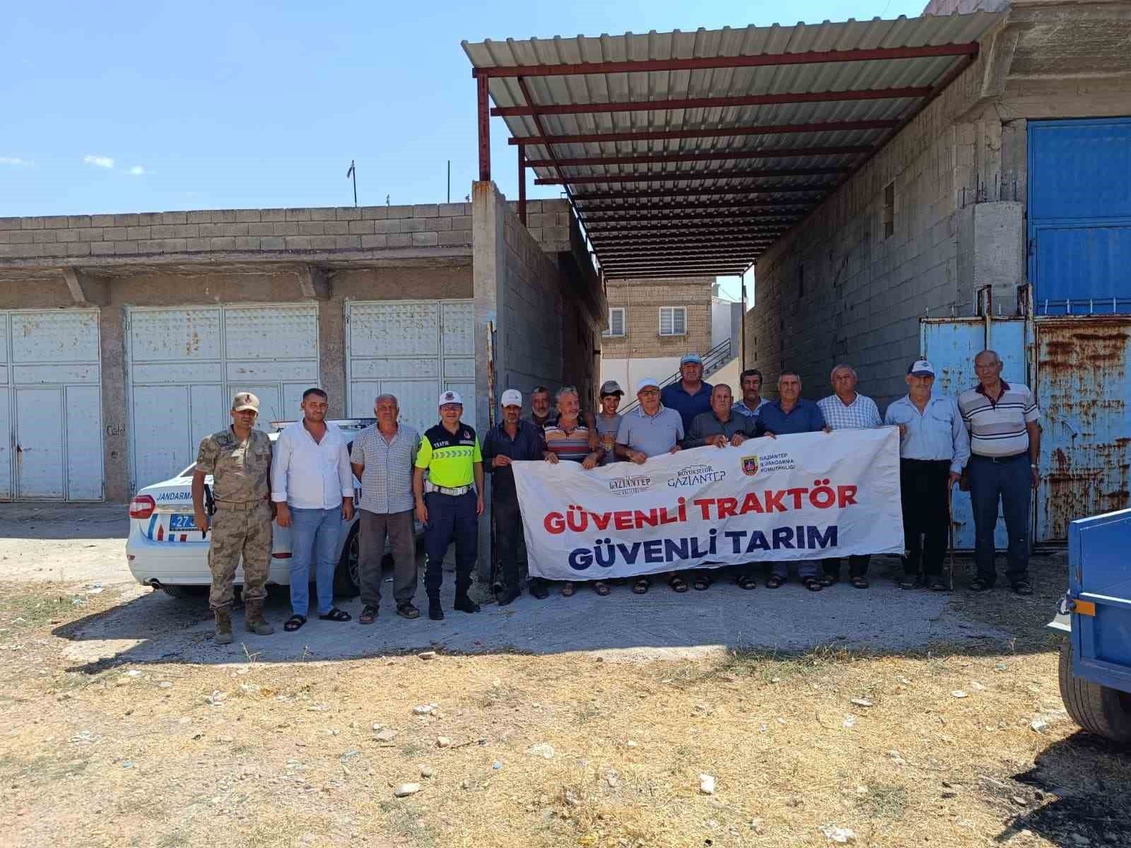 Jandarmadan 361 traktör sürücüsüne 'güvenli tarım, güvenli trafik' eğitimi