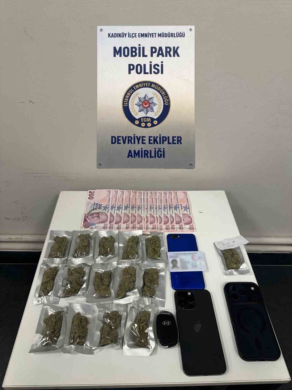 Kadıköy'de uyuşturucu şüphelilerine dron destekli operasyon: 2 kişi yakalandı