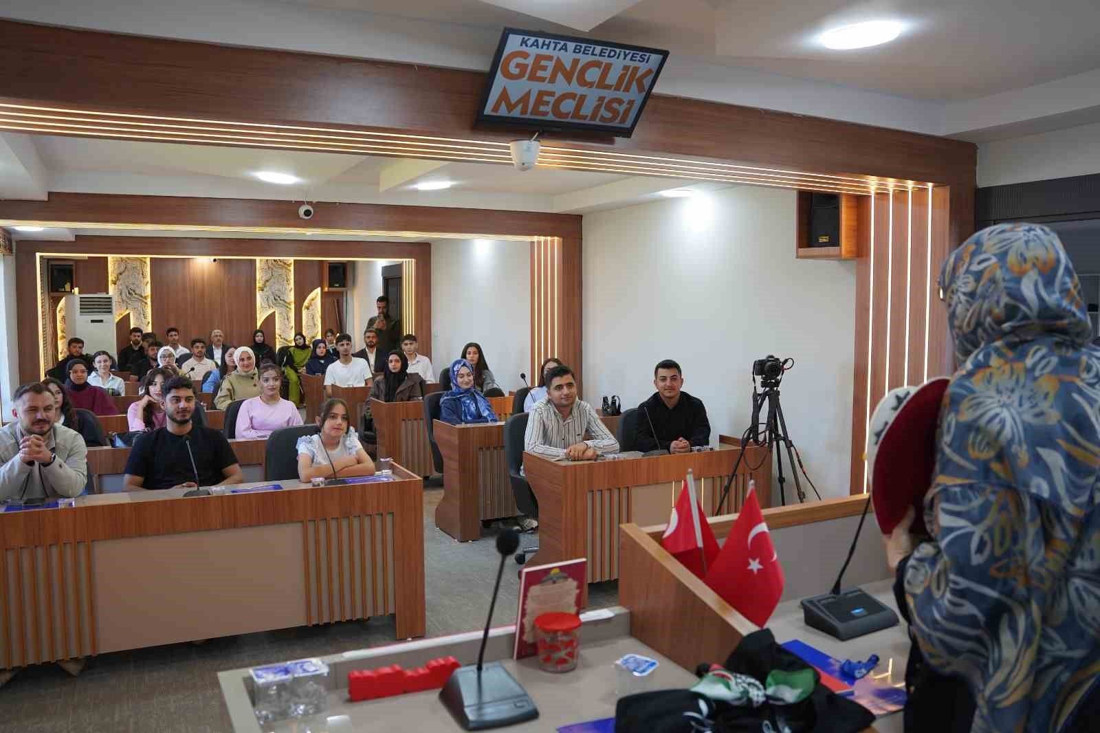 Kahta Belediyesi Gençlik Meclisi'nden anlamlı buluşma