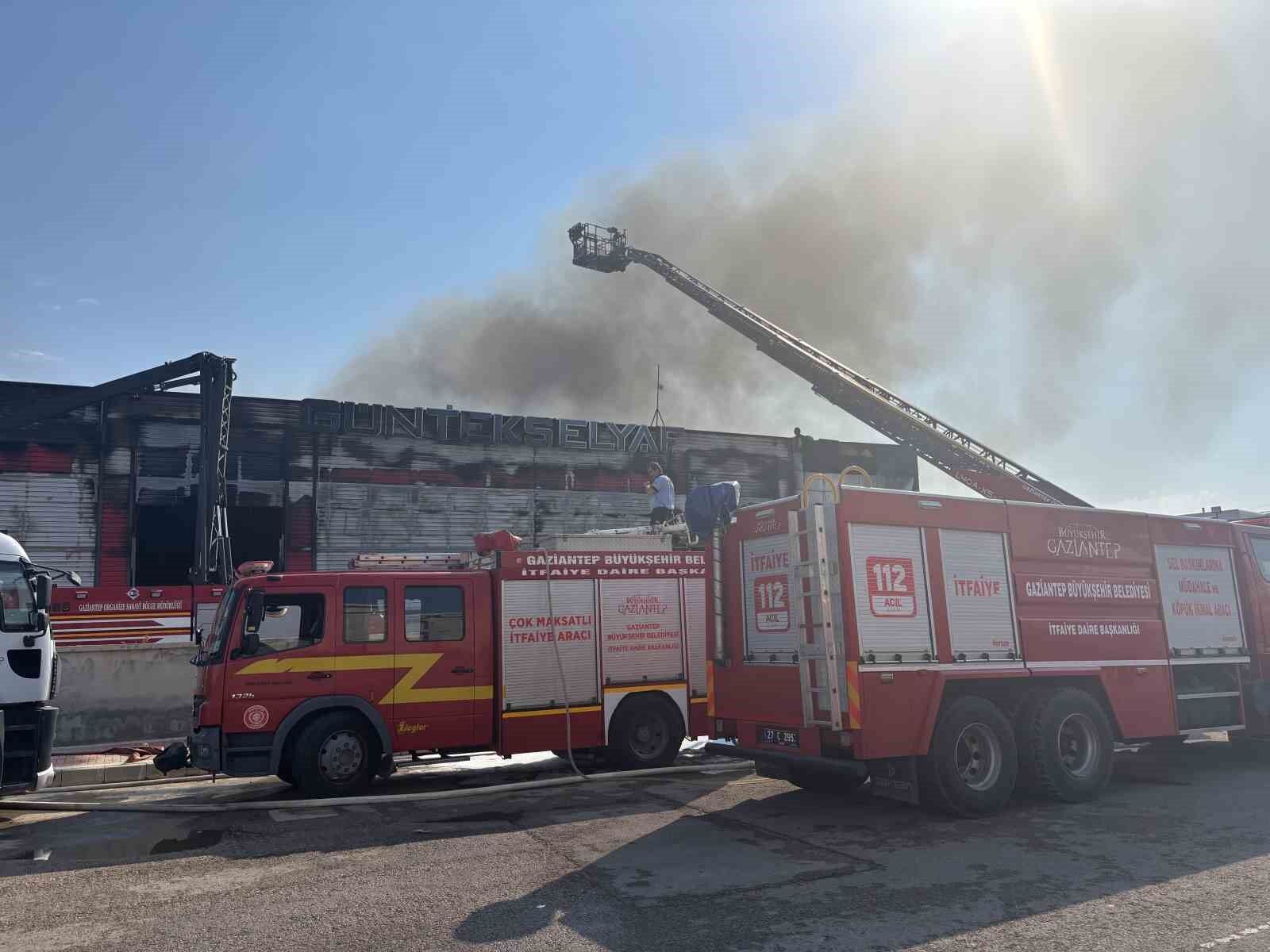 Kendi fabrikasını sigortadan para almak için yaktı