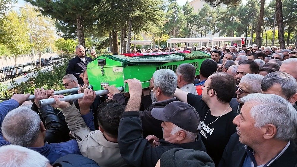 Kıraathanedeki tüfekli saldırıda ölen şahıs son yolculuğuna uğurlandı
