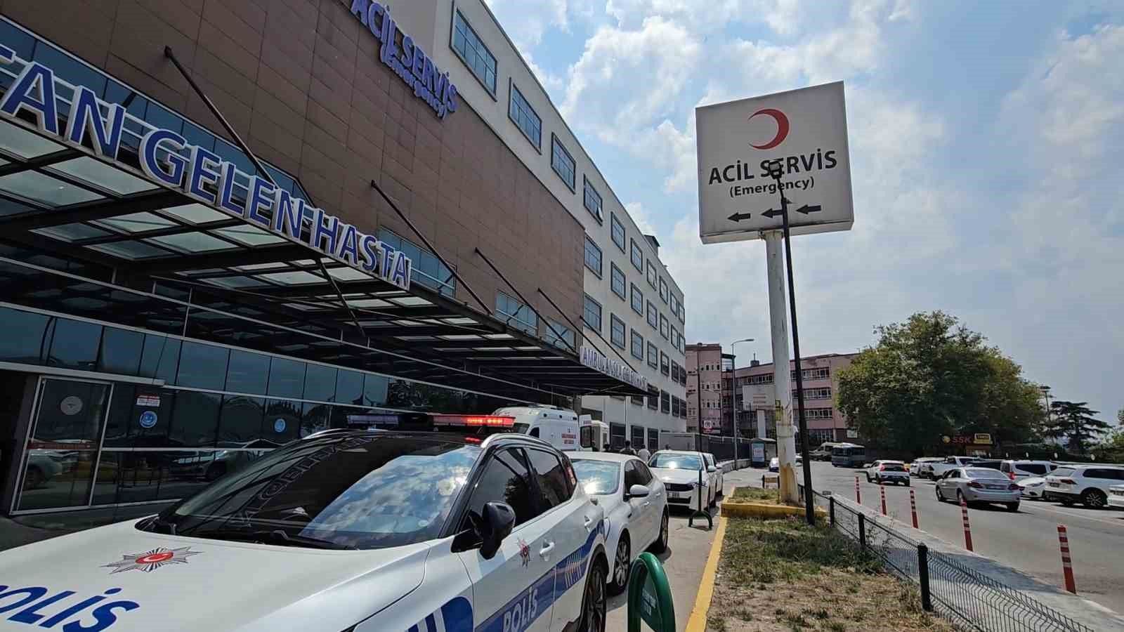 Kiremit onarımı sırasında yük asansörü 3. kattan düştü: 1'i ağır 3 yaralı