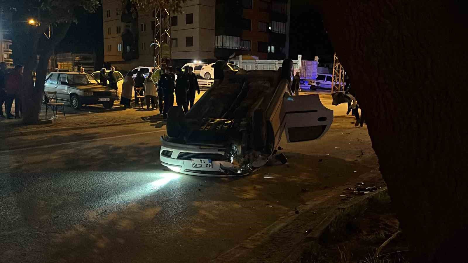 Konya'da iki otomobil çarpıştı: 1 araç takla attı