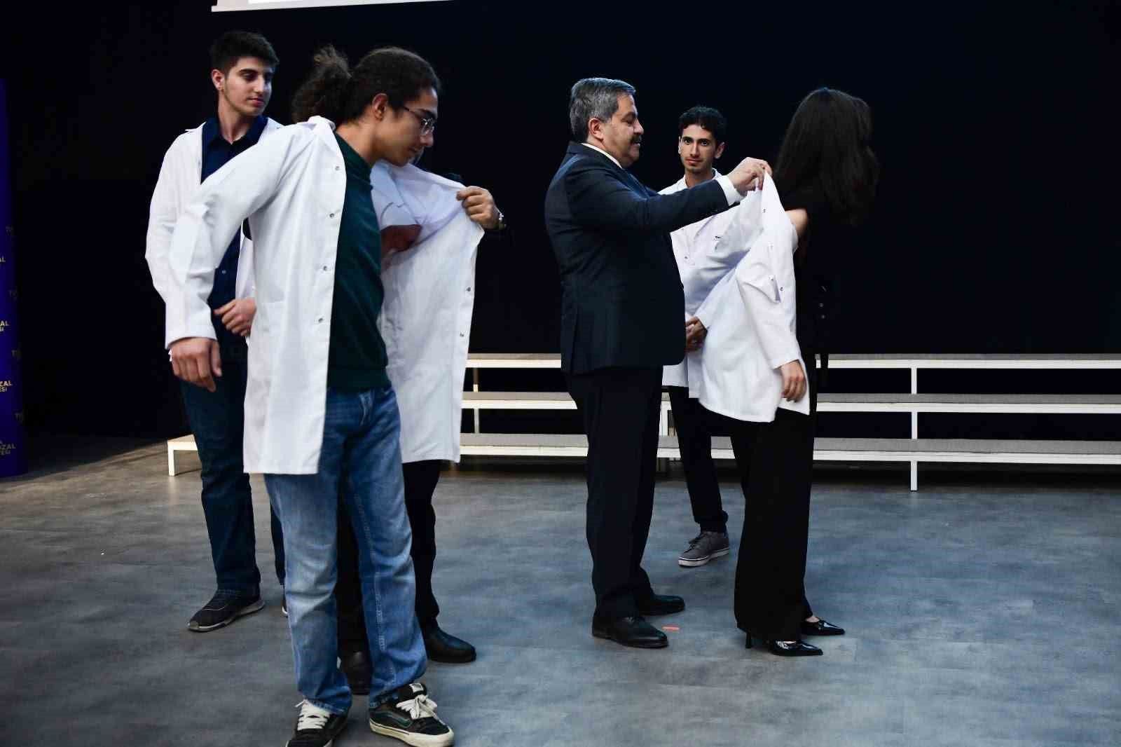 Malatya Turgut Özal Üniversitesi Tıp Fakültesi'nde beyaz önlük heyecanı