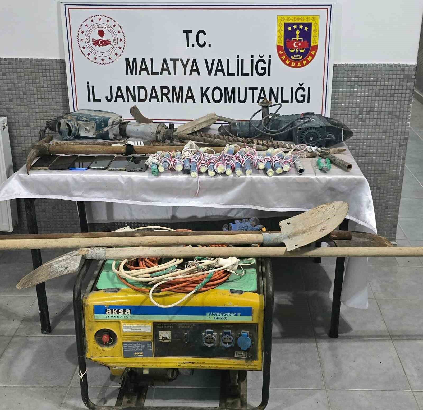 Malatya'da kaçak kazı yapan 6 şüpheli suçüstü yakalandı