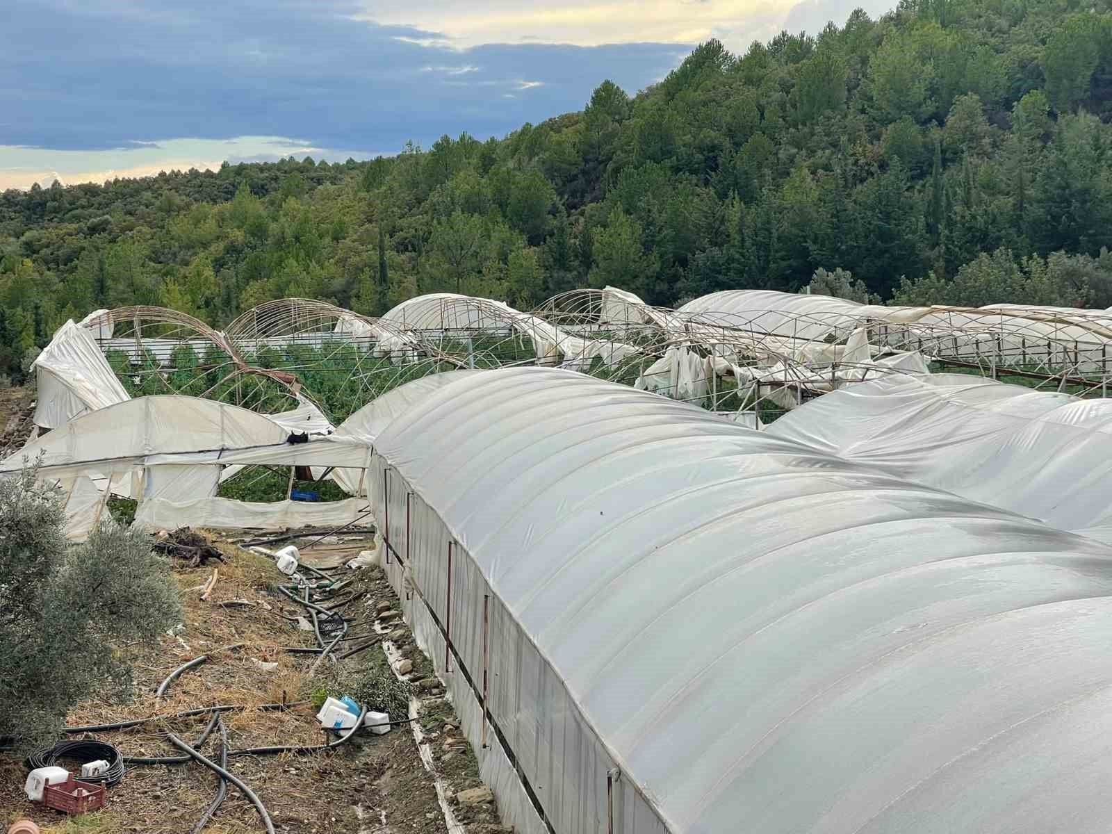 Manavgat'ta hortum seraları yerle bir etti: 15 dönüm tarım arazisi zarar gördü
