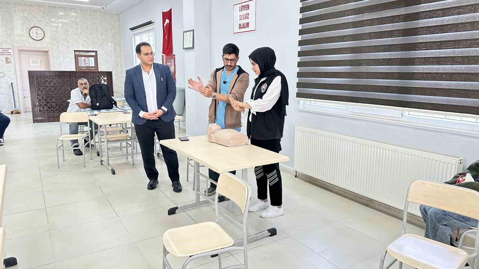 Mardin'de hayat kurtaran 'Heimlich' manevrası anlatıldı
