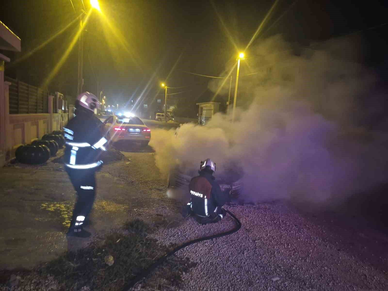 Mardin'de park halindeki otomobilde yangın