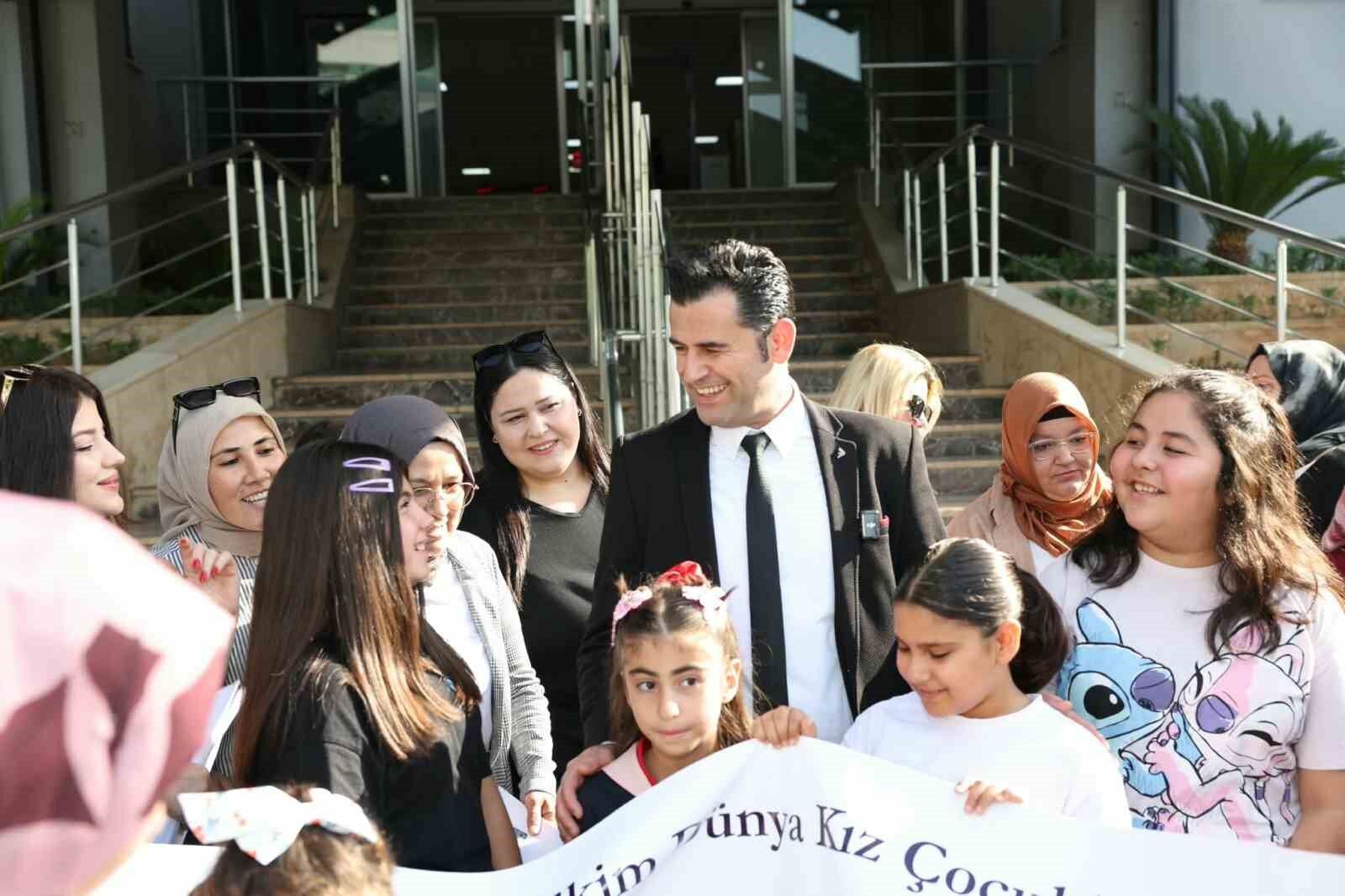 Mersin'de anne ve kızlar unutulmaz bir gün yaşadı