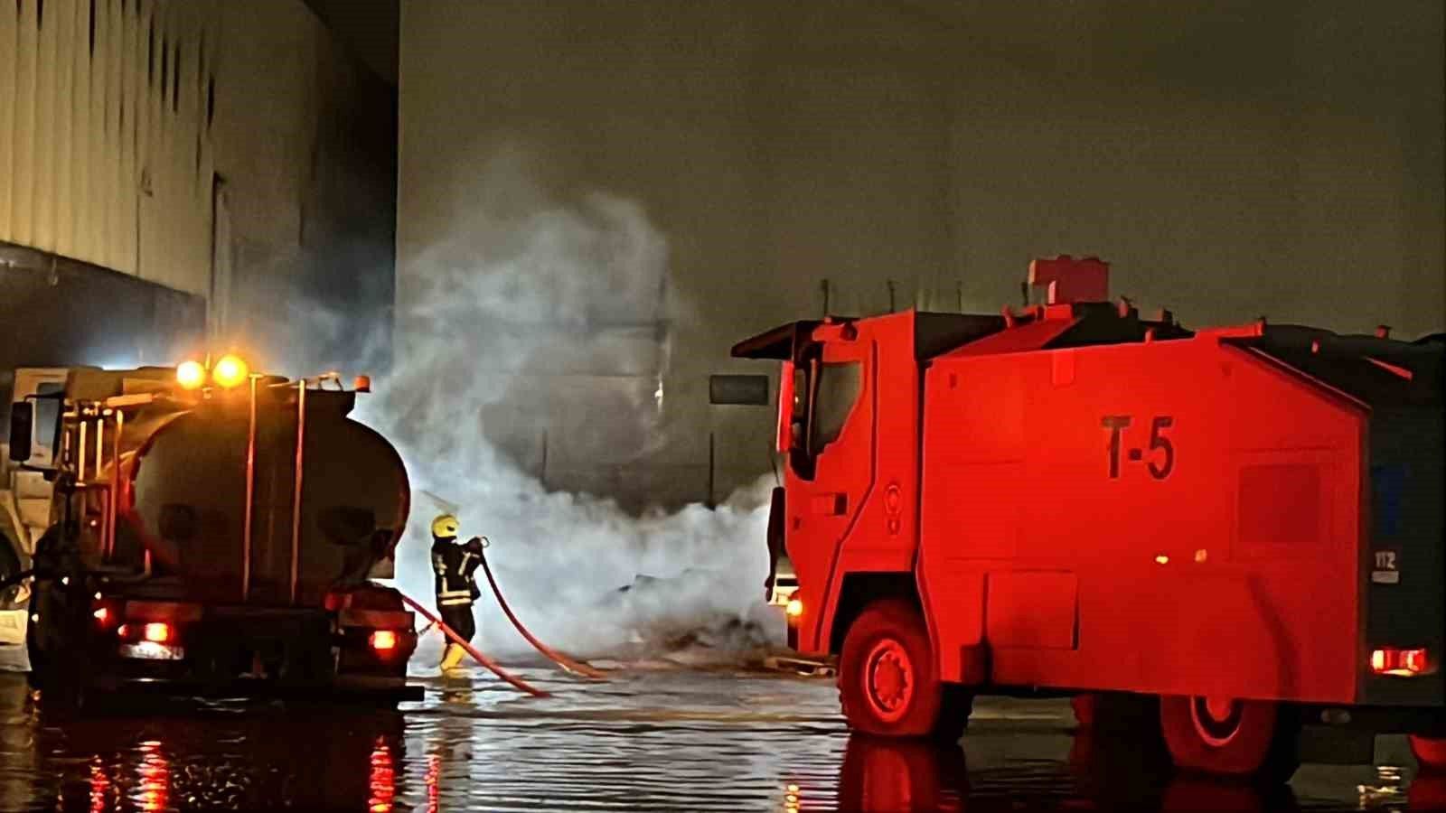 Mersin'de antrepoda çıkan yangın kontrol altına alındı