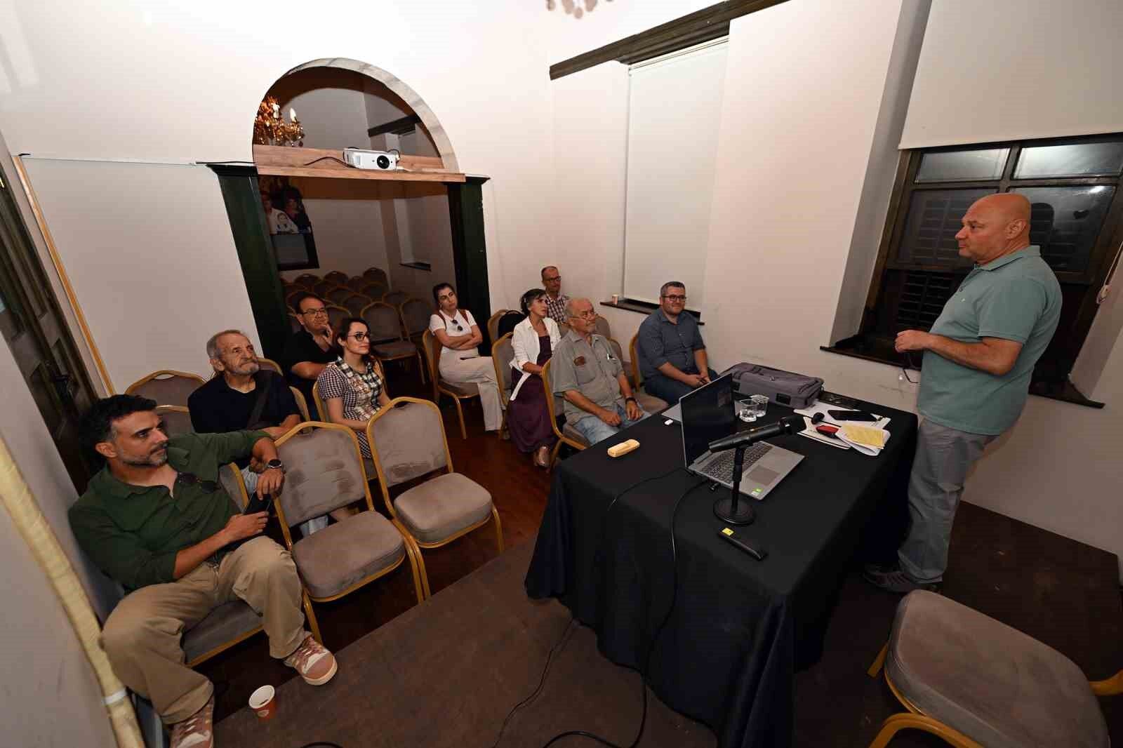 Mersin'de 'Sanat ve Fotoğraf Söyleşileri' serisi başladı