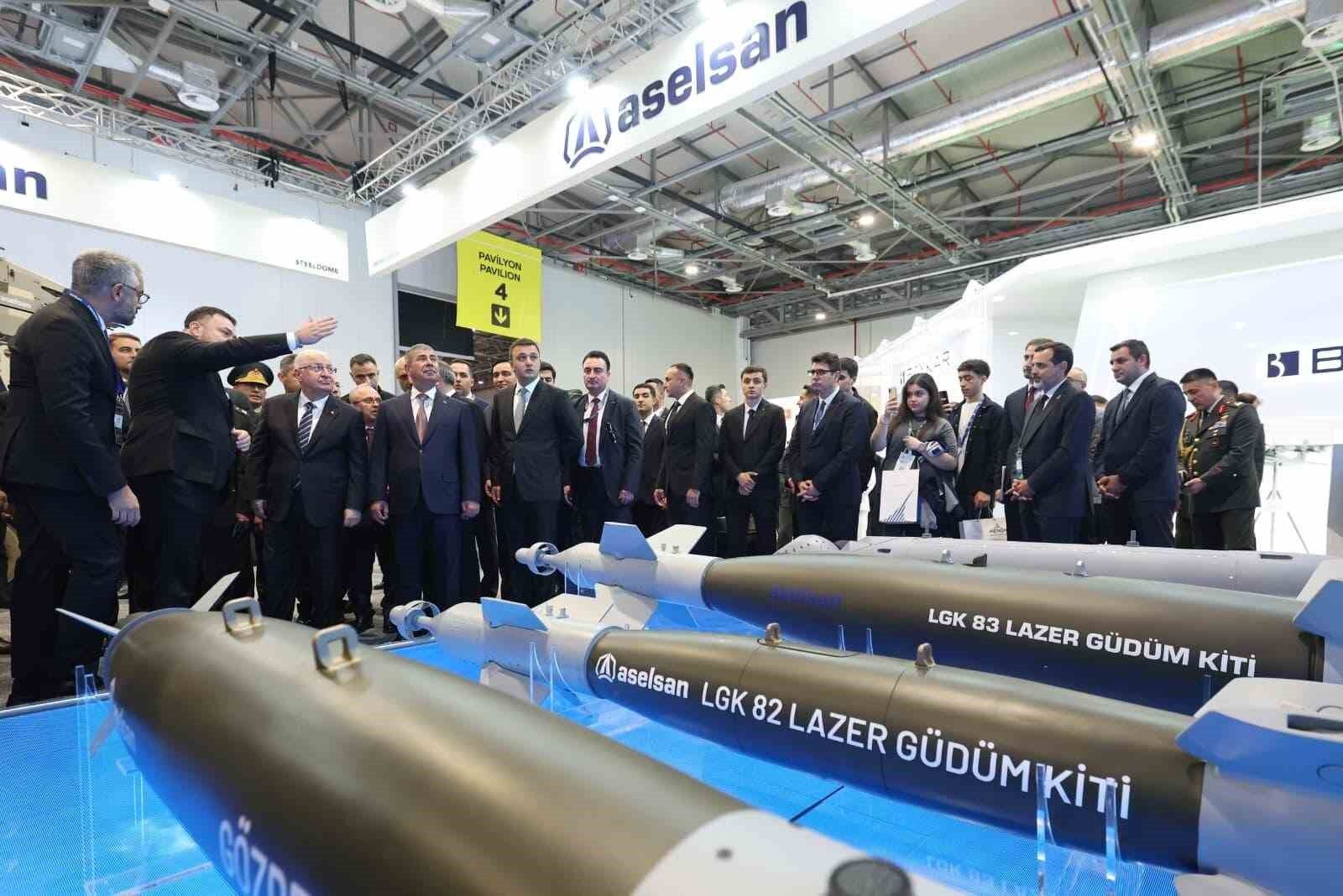 Milli Savunma Bakanı Güler Azerbaycan Uluslararası Savunma Fuarı'nı ziyaret etti