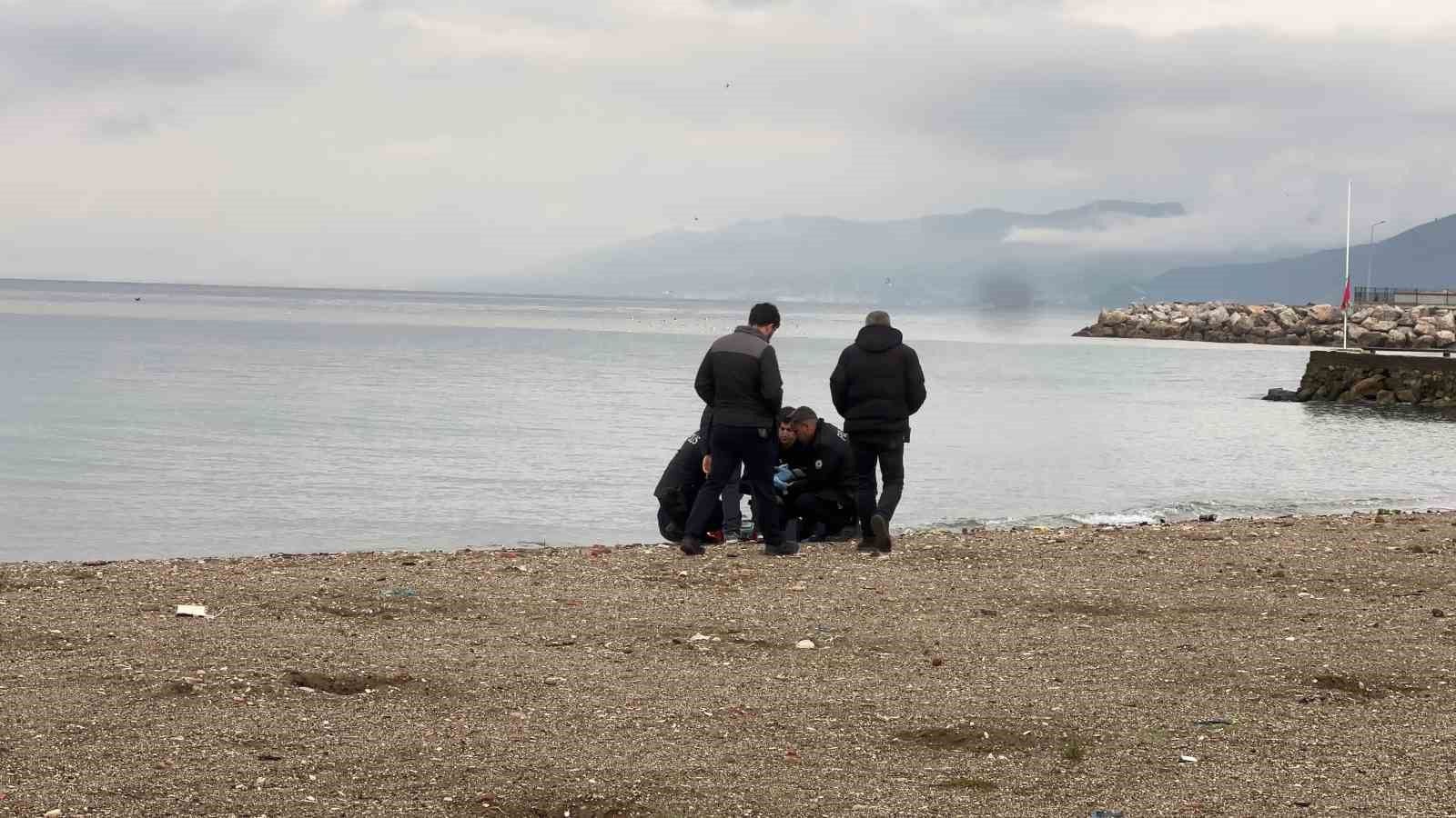 Mudanya'da plajda erkek cesedi bulundu