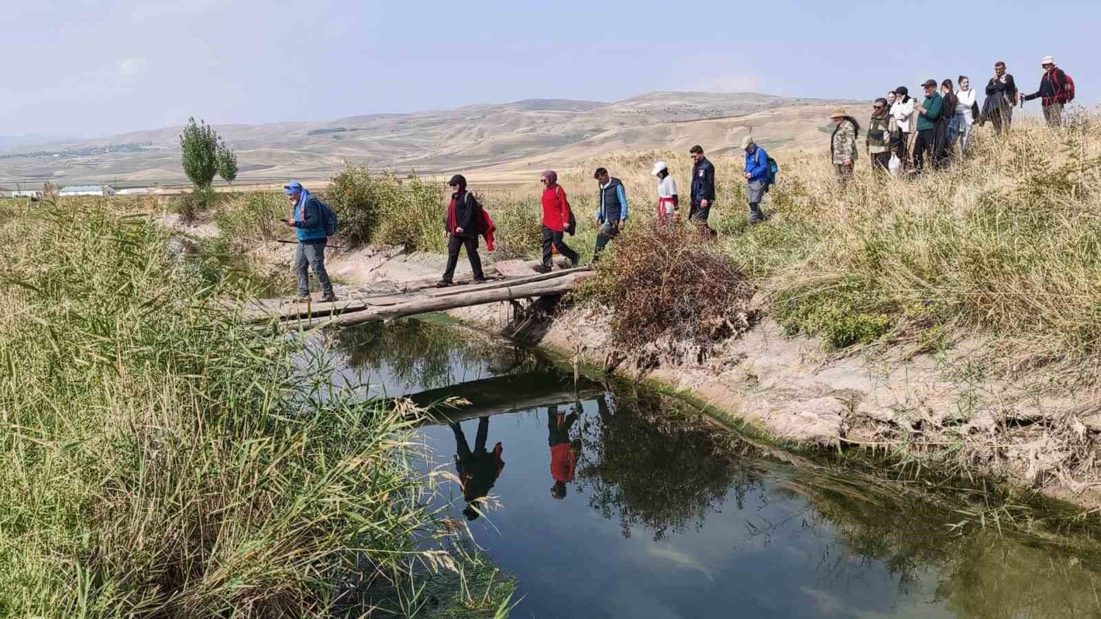 Muş'ta tarihi ve doğal güzelliklere dikkat çekmek için yürüdüler