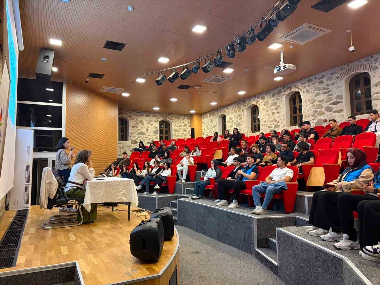 Öğrenci yurdunda Kur'an-ı Kerim eğitimi sürüyor